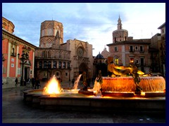 laza de la Virgen at dark - Turia Fountain